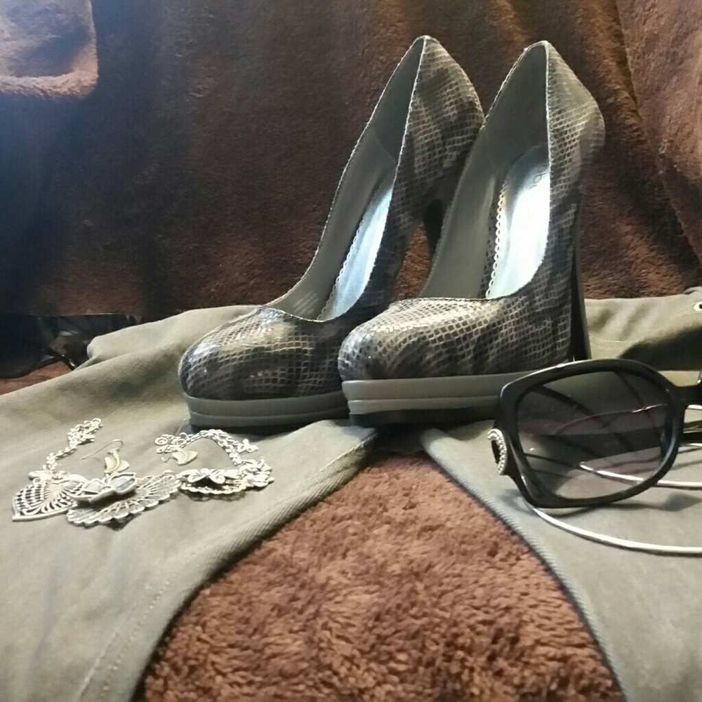 Bebe gray and black snake shoes